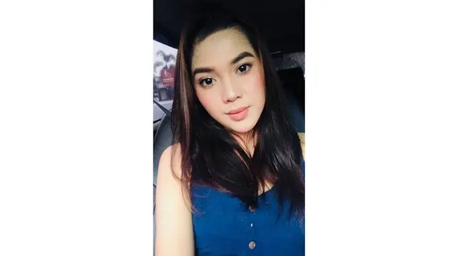 Biasa Tampil Natural, Ini 6 Potret Raya Kitty 'Anak Langit' dengan Makeup Tebal