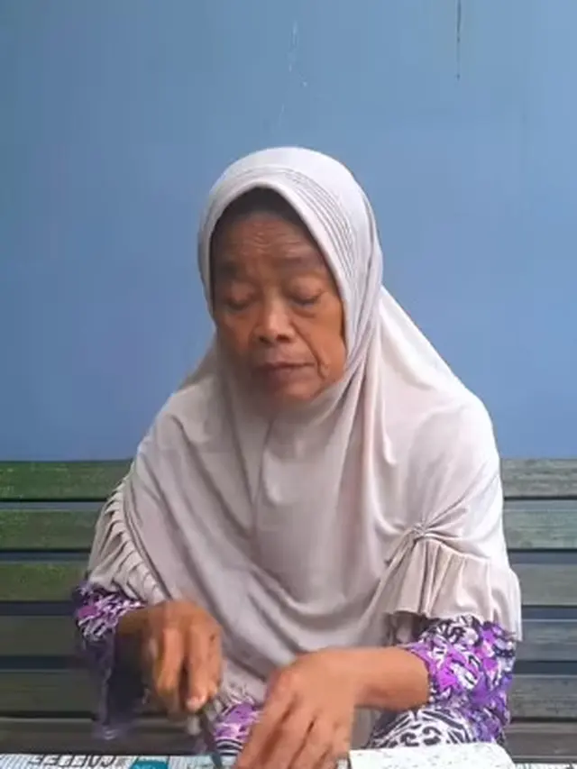 Sosok Nenek Yanah yang Viral Lewat Video Komedi Betawi