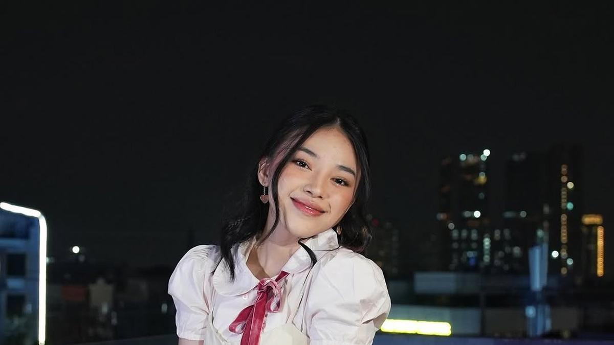 Anti Monoton! Begini Cara Seru Padukan Kemeja Putih ala Selebriti Gen Z, Dari Zara Adhisty hingga Amel Carla