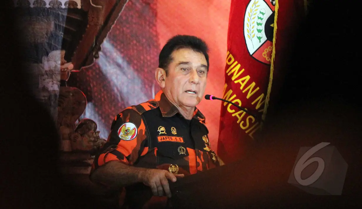 Pimpinan Nasional Pemuda Pancasila Yapto Soerjosoemarno memberikan pidato saat Musyawarah Nasional (Munas) Perdana Srikandi Pemuda Pancasila digelar di Hotel Sultan, Jakarta, Jumat, (1/5/2015) .(Liputan6.com/Helmi Afandi)