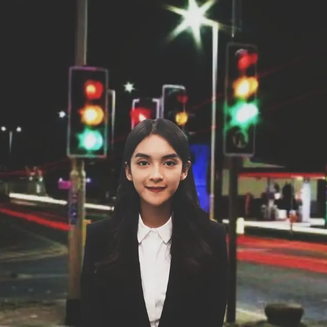 Minta Background Jadi Merah, Ini 7 Editan Netizen yang Bikin Geleng Kepala
