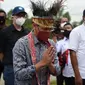 Nadiem Makarim saat melakukan kunjungan kerja ke ke Kabupaten Sorong dan Kota Sorong, Papua Barat. (foto: dokumentasi Mendikbud).