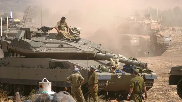 Israel Kerahkan Tank ke Lebanon