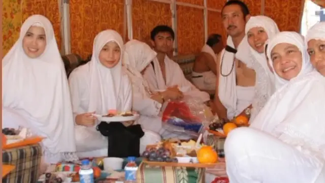 Nagita Slavina saat Ibadah Haji 2007 dan 2024. [@lizanataliaofficial]