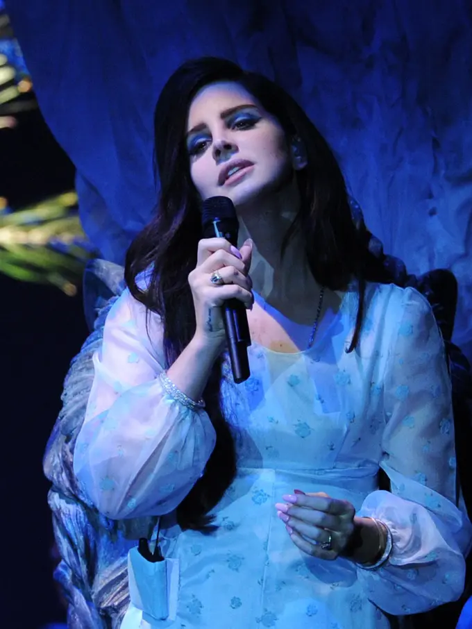 [Bintang] Lana Del Rey