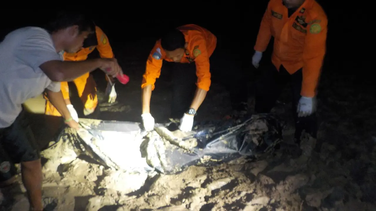 Tim sar menemukan korban hanyut