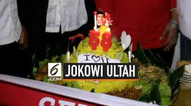 Relawan Presiden Jokowi menggelar aksi untuk memperingati hari ulang tahun Jokowo ke-58. Relawan berdoa agara Jokowi terus diberi kesehatan.