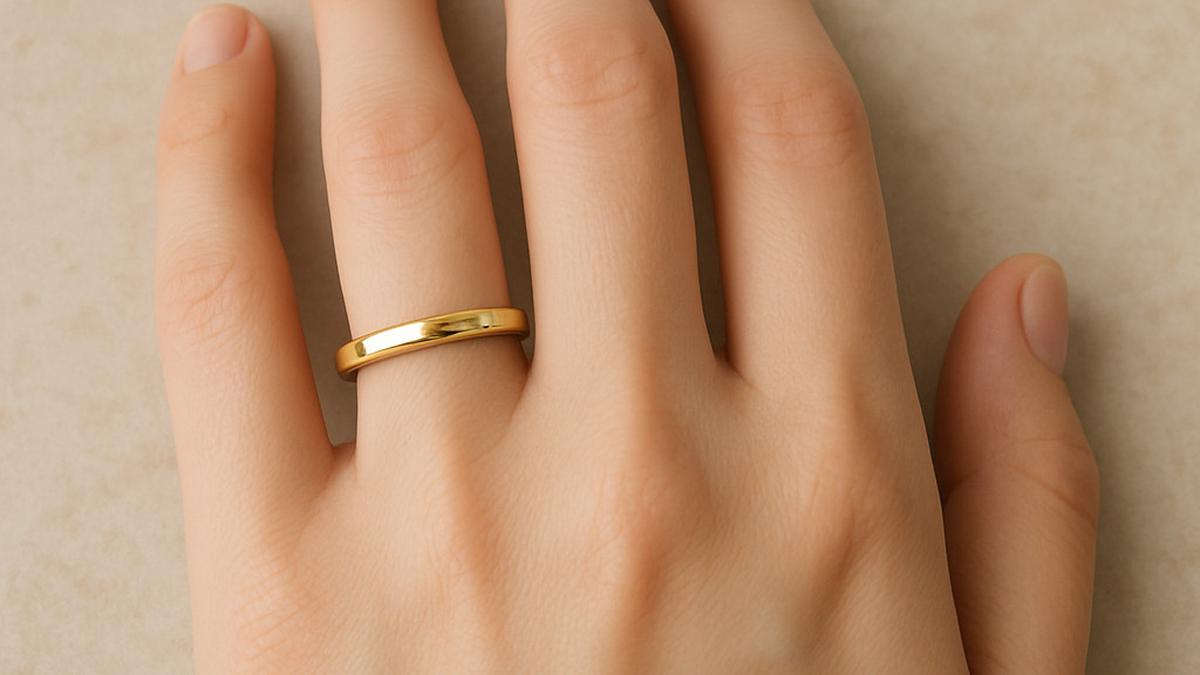 Suka Gaya Kalem? Ini 7 Model Cincin Emas Kecil yang Cocok Buat Kamu Tampil Lowkey