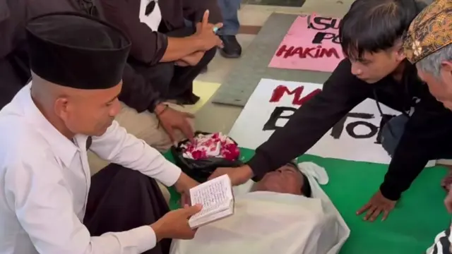 Kronologi Botok siram air ke Hakim PN Pati