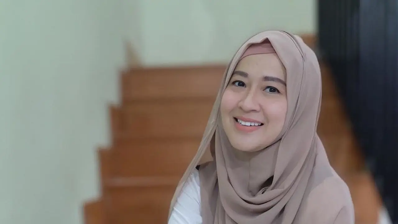 Jarang Tersorot, Ini 7 Potret Terbaru Okie Agustina yang Makin Menawan