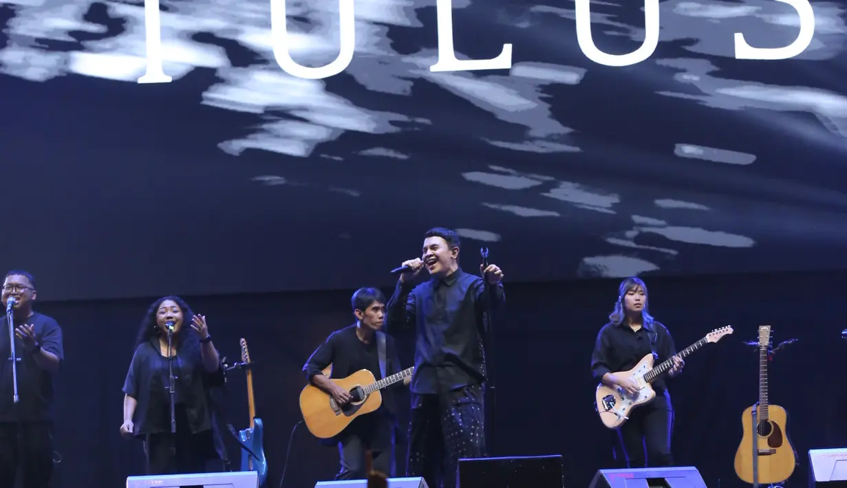 Tulus di KLBB 2024 [Daniel Rachmad/Fimela]
