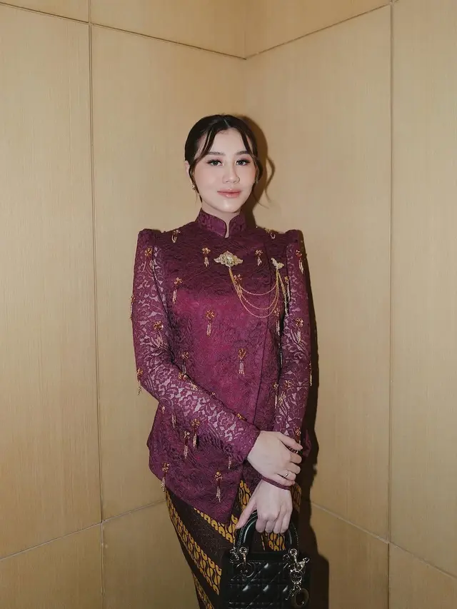 Baby Bump Jadi Sorotan, Potret Serasi Aaliyah Massaid dan Thariq Halilintar Jadi Pengiring Pengantin
