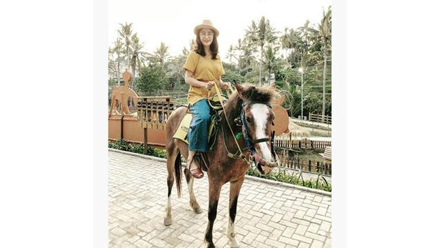 7 Potret Uut Permatasari, Awet Muda Makin Kayak ABG