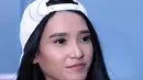 Dibalik wajah Adilla yang berkesan feminim, namun Adilla adalah sesosok gadis yang tomboy dan menyukai gaya ala rapper. (Nurwahyunan/Bintang.com)