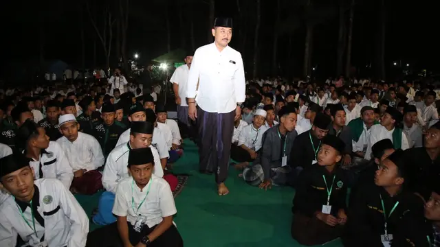 Peringatan Hari Santri Nasional, Banyuwangi Gelar Kemah Santri di Hutan Pinus Songgon