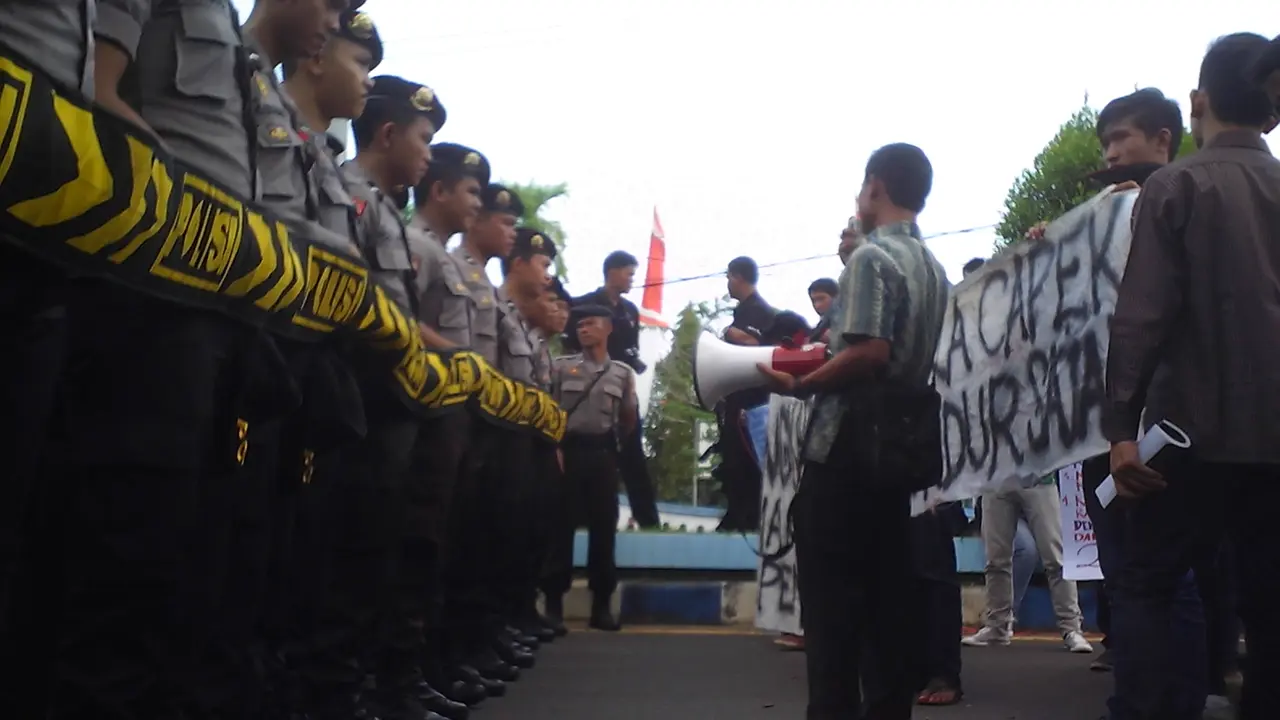  Mahasiswa Demo Pelantikan 45 Anggota DPRD Bengkulu