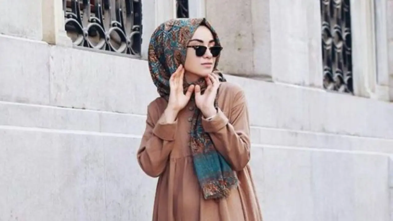 Rambut Bau Apek karena Jilbab? Terapkan 5 Tips Berikut Ini!