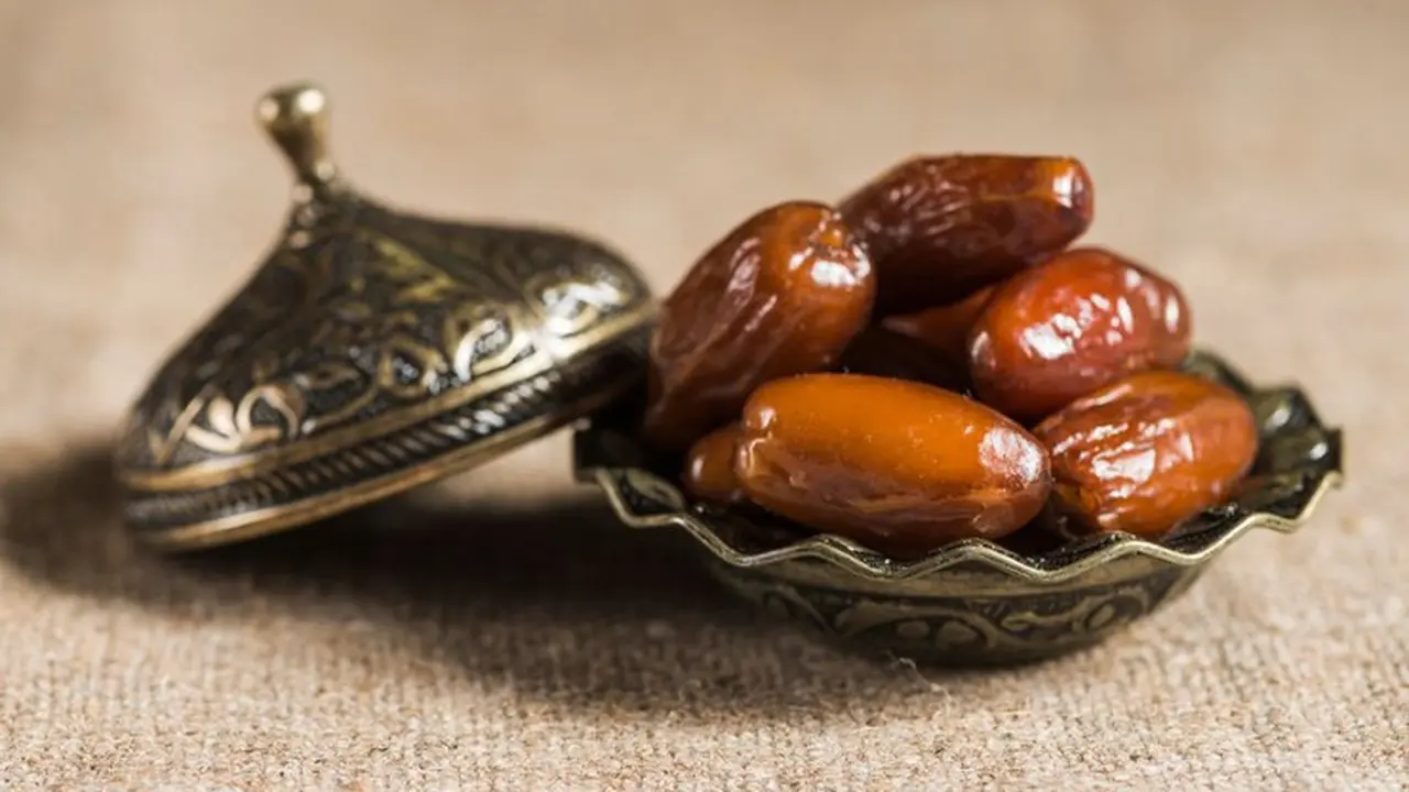 Jual buah kurma