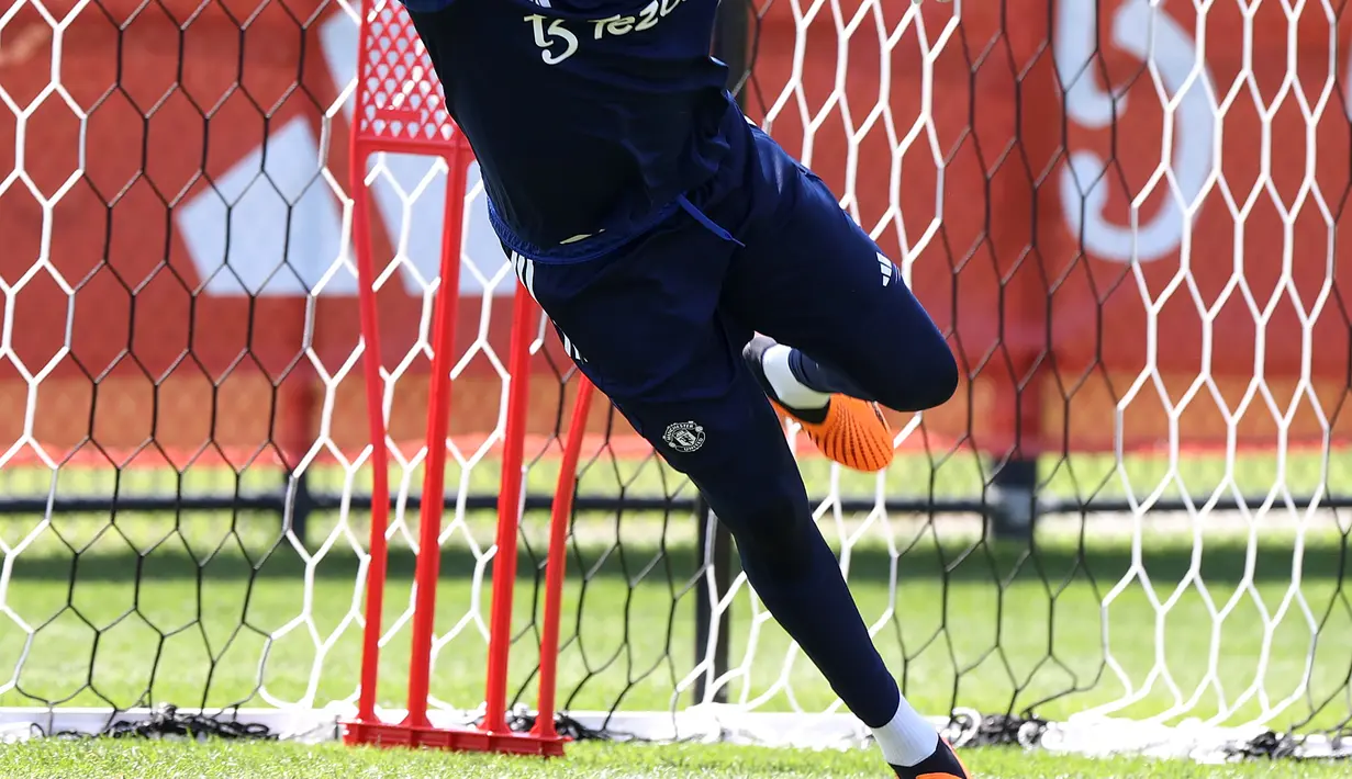 <p>Tim Setan Merah menggaet kiper Timnas Kamerun itu dari Inter Milan. Manajemen Manchester United mengeluarkan dana 43,8 juta poundsterling plus add-ons senilai 3,4 juta poundsterling, demi meminang Andre Onana. (FOTO: twitter.com/ManUtd)</p>
