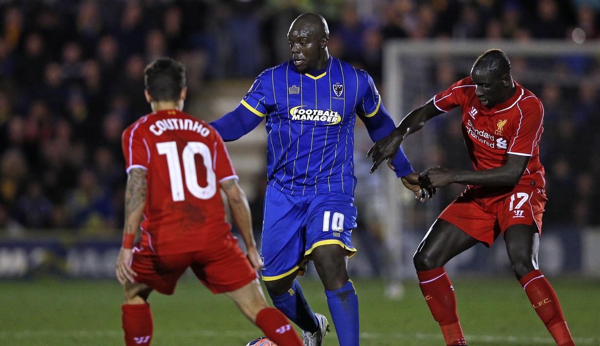 Saat ini Akinfwenwa masih meruput bersama Wycombe di kasta ketiga liga Inggris. Namun berta badan saat ini tidak menurunkan produktifitasnya dalam mencetak gol di lapangan. (AFP/Adrian Dennis)