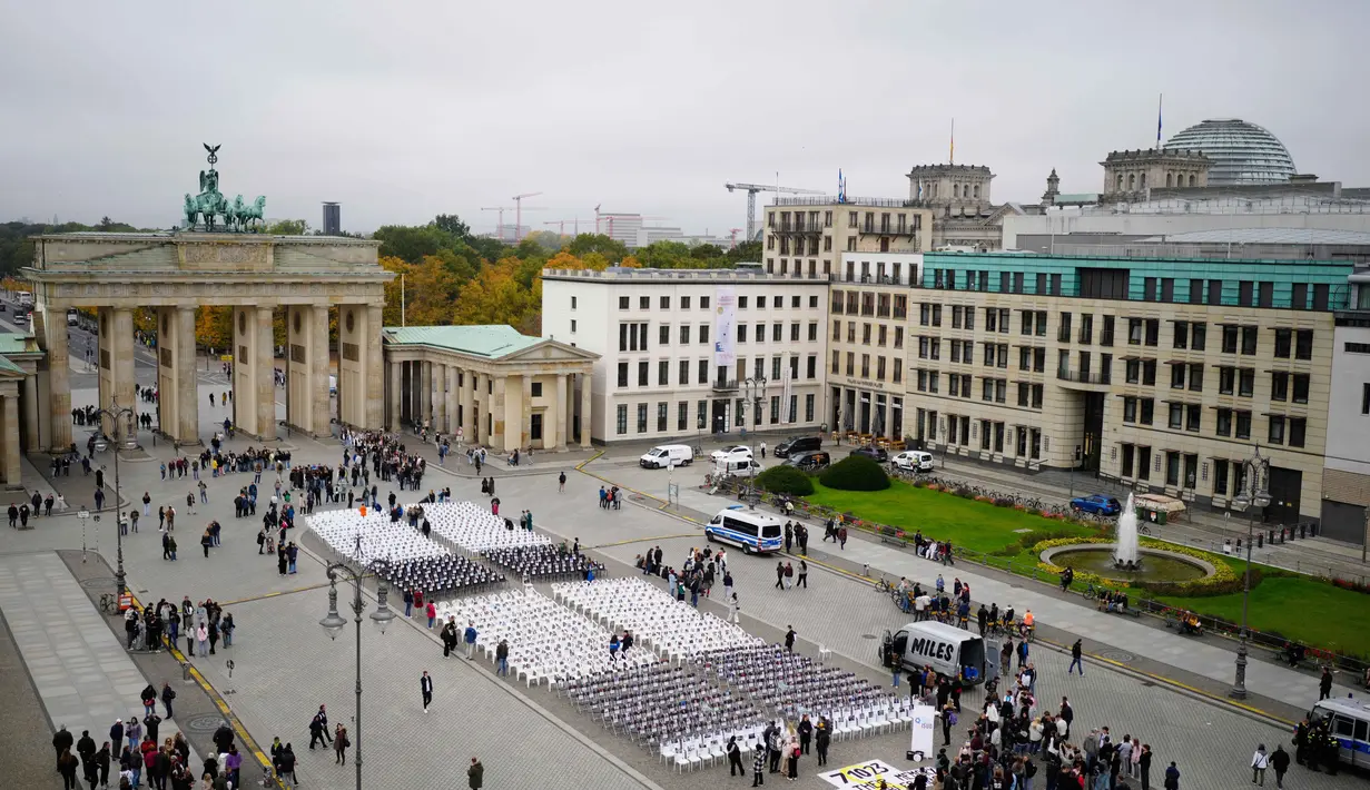 Upacara peringatan nasional secara resmi akan diadakan pada 16 Oktober 2025 mendatang di pemakaman nasional Israel di Gunung Herzl. (AP Photo/Markus Schreiber)