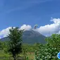 Gunung Ili Lewotolok mengalami erupsi pada Jumat siang (23/2/2024), pukul 13.30 Wita. (Liputan6.com/ Dok PVMBG)