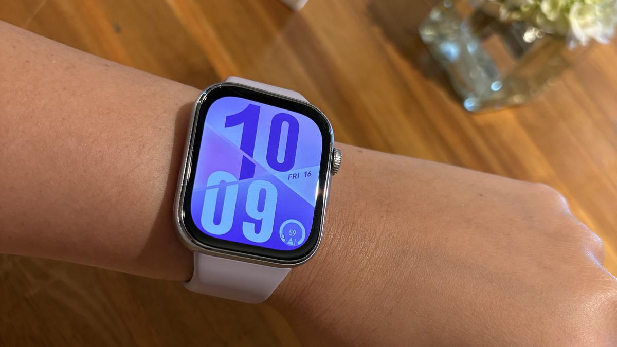 Smartwatch dengan Desain Stylish Cocok untuk Semua Olahraga Indoor dan Outdoor hingga Bisa Pantau Kesehatan