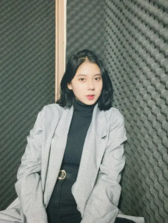 Gadis dengan nama lengkap Thalia Esther MErcylita Wenas ini pun tergabung dalam grup pre drbut multinational K-Pop girl group. Dirinya pun diketahui lahir pada 17 Mei 2000 dalam unggahan akun MEP-C Media. (Liputan6.com/IG/@mepc_lita)