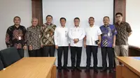 Menteri BUMN Rini Soemarno mengangkat Febriyanto sebagai Direktur Utama serta Lalan Sukmaya sebagai Direktur Operasional Pertani. (Dok Kementerian BUMN)