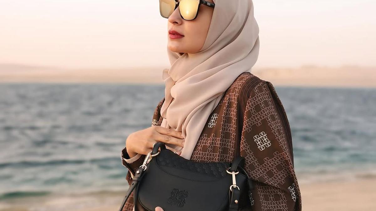 10 Rekomendasi Hijab Warna Earth Tone 2025, Cocok untuk Berbagai Outfit