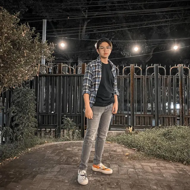 Beranjak Remaja, Ini 6 Potret Terbaru Baim Cilik dengan Berbagai Warna Rambut