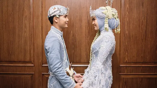 Bintang Emon dan Alca Octaviani di pelaminan. (Foto: Imagenic)