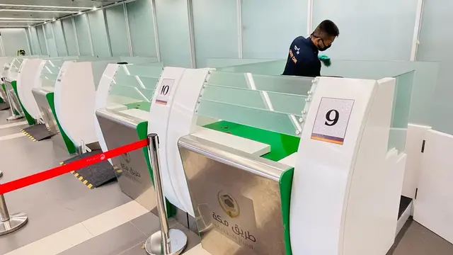 Ruang pemeriksaan dokumen keimigrasian jemaah Haji di Bandara Soetta,