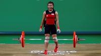Lifter Indonesia, Sri Wahyuni Agustiani, meraih medali perak kelas 48 kg pada Olimpiade Rio de Janeiro 2016. (Rio2016.com)