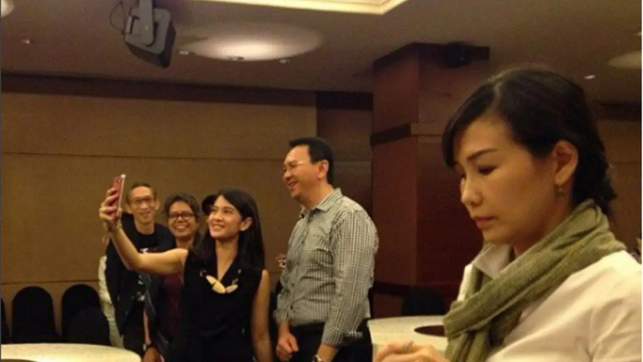 Foto Bareng Dian Sastro, Meme Ahok dan Sang Istri Bikin Ngakak! 