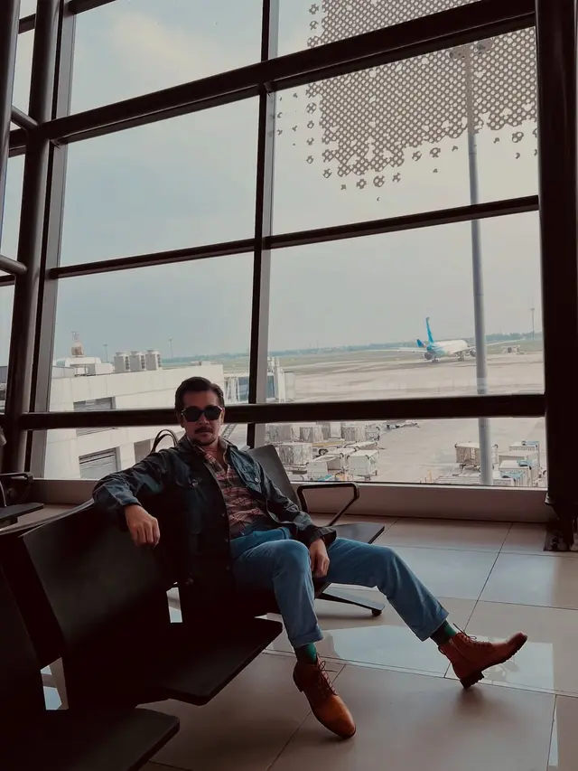 6 Outfit Pria ala Ferry Salim, Inspirasi Gaya Pria Usia 50-an yang Stylish Abis