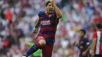 Luis Suarez ekspresikan kegembiraan usai cetak gol untuk Barcelona (REUTERS/Vincent West)