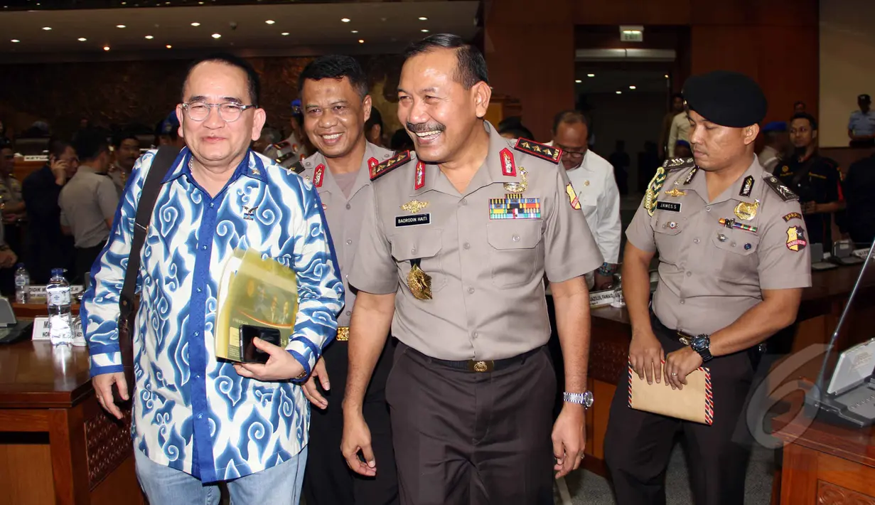 Ruhut Sitompul (kiri) bersama Komjen Pol Badrodin Haiti usai menghadiri Sidang Paripurna penetapan Komjen Pol Badrodin Haiti sebagai Kapolri, Jakarta, Kamis (16/4/2015). (Liputan6.com/Helmi Afandi) 