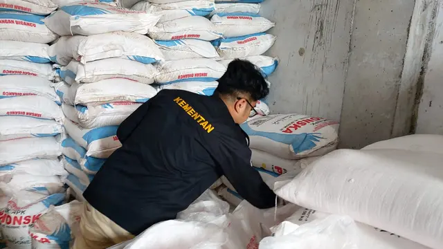 Satgassus Pencegahan Korupsi Polri melakukan pemantauan distribusi pupuk subsidi dan hibah alat mesin pertanian (alsintan) kepada Petani di Kabupaten Ogan Komering Ilir (OKI), Sumatera Selatan.