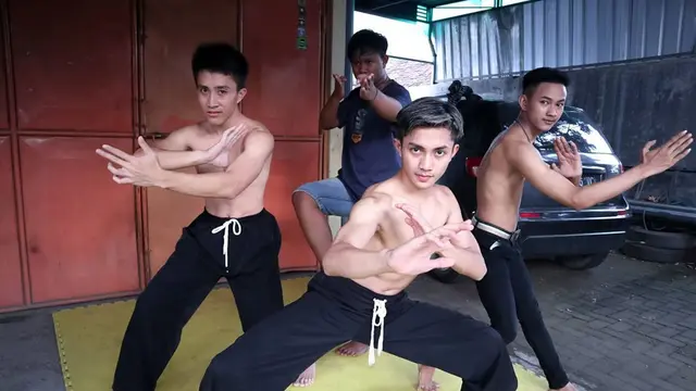 Punya Tubuh Atletis, Ini 6 Gaya Mikko Teman Kekeyi saat Latihan Silat