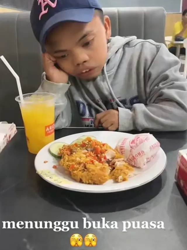 Orang Nunggu Buka Puasa