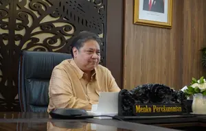 Menteri Koordinator Bidang Perekonomian Airlangga Hartarto hadir secara virtual dalam acara pembukaan The 4th Indonesia Energy Efficiency And Conservation Conference And Exhibition, Rabu (12/7/2023).