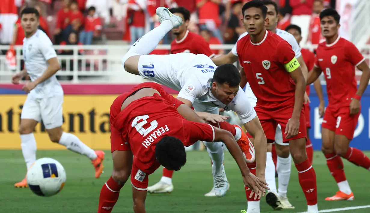 Timnas Indonesia U-23 harus menelan pil pahit kekalahan 0-2 dari Uzbekistan. (KARIM JAAFAR/AFP)