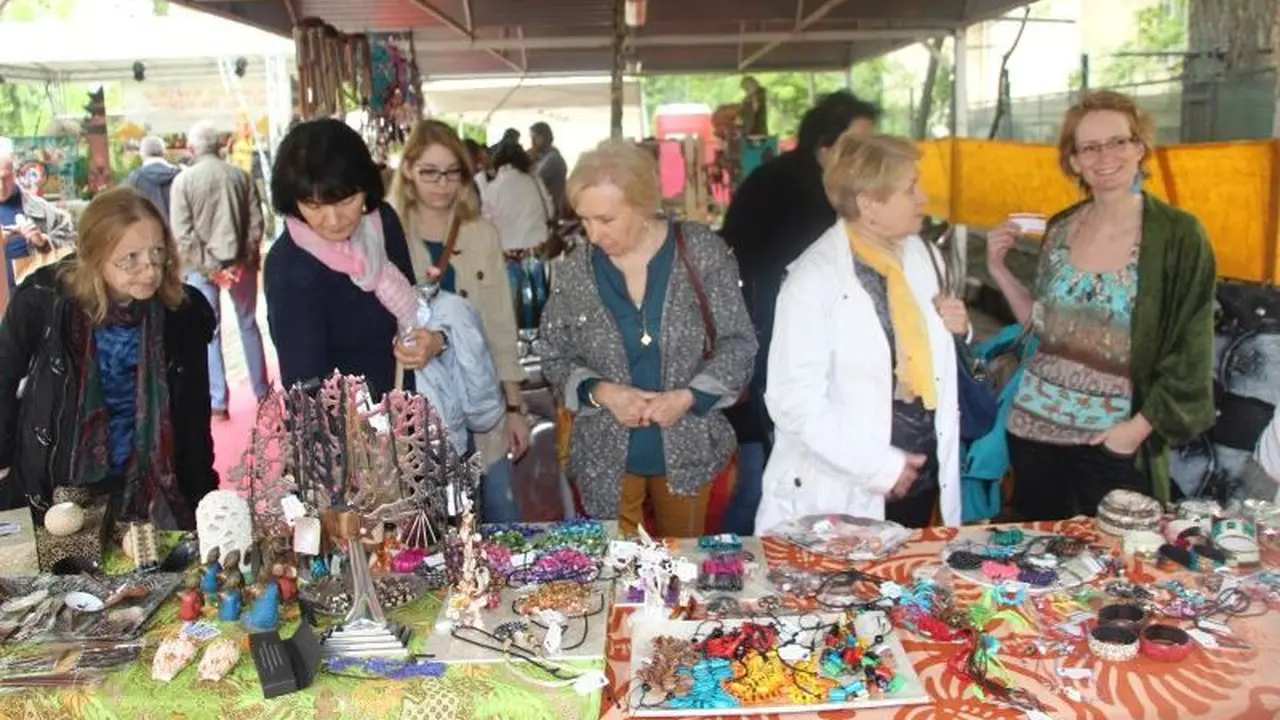 Bazar amal di Hungaria. (Dokumentasi KBRI Budapest)