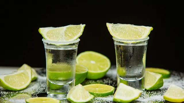 Marinasi dengan Jeruk Nipis dan Garam