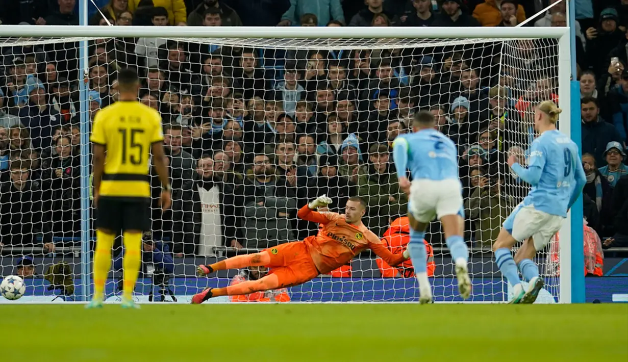 Manchester City unggul lebih dulu atas Young Boys pada menit ke-23 melalui tendangan penalti striker Erling Haaland. (AP Photo/Dave Thompson)