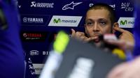 Pembalap Movistar Yamaha, Valentino Rossi akan memulai balapan MotoGP Jepang 2017 di Twin Ring Motegi, Minggu (15/10/2017), dari urutan ke-12. (TOSHIFUMI KITAMURA / AFP)