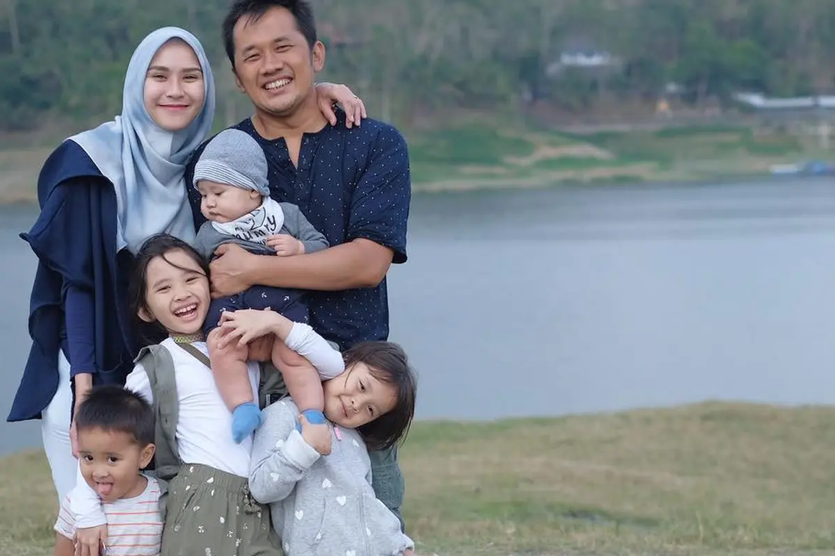 [Fimela] Zaskia Adya Mecca dan Hanung Bramantyo