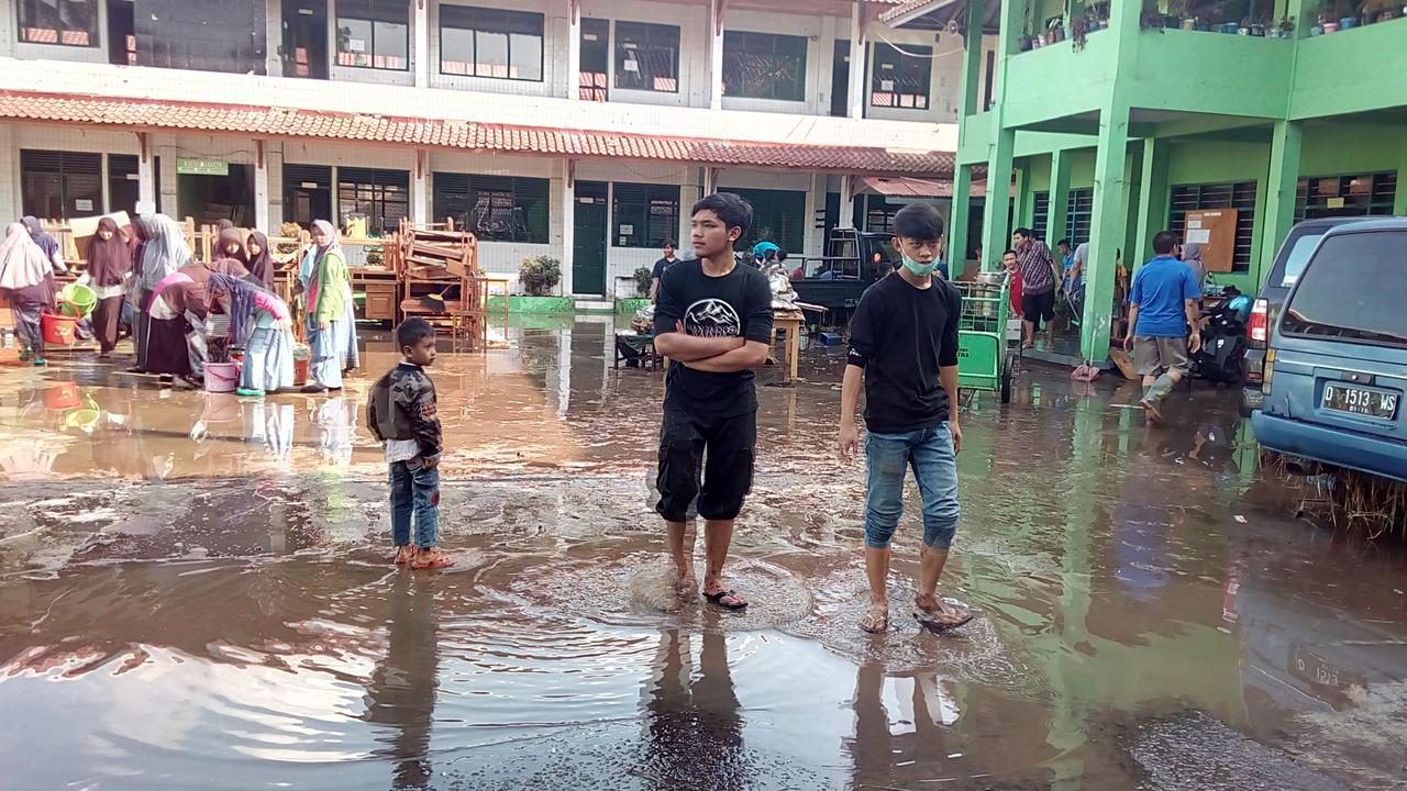 Ponpes Persatuan Islam di Garut Lumpuh Usai Diterjang Banjir