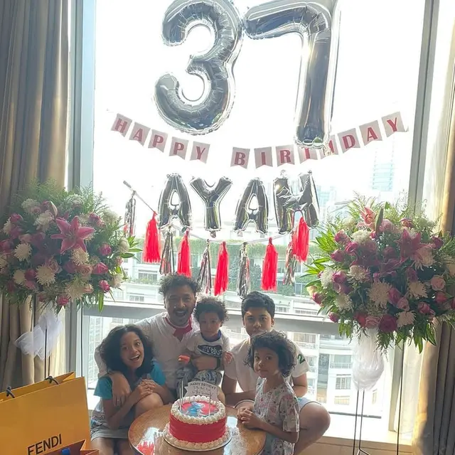 Sosok Family Man, Ini 6 Momen Manis Giring Ganesha dan Keluarga